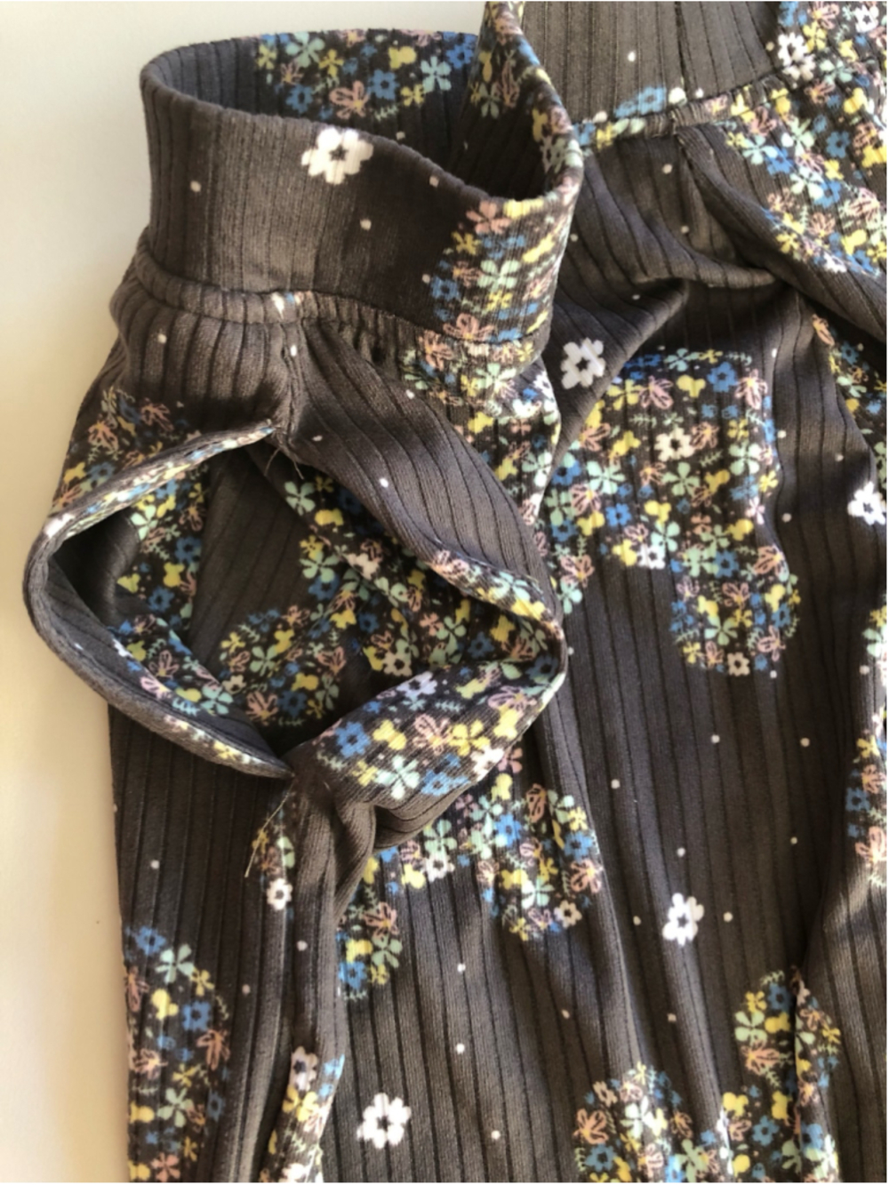 Size XS (0-2) Disney Mickey Mouse Whimsical Knit Pull Up Floral Lounge Pants - Picture 8 of 10